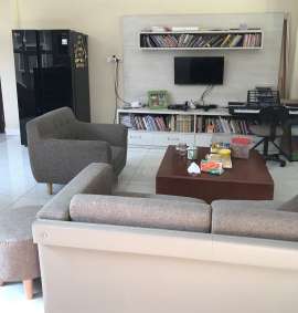 Sofa minimalis 