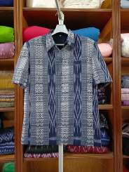 kemeja batik motif garis vertikal 